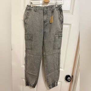 NWT: Fivestar General Cargo Pants
Stone Gray | Size Juniors Large |